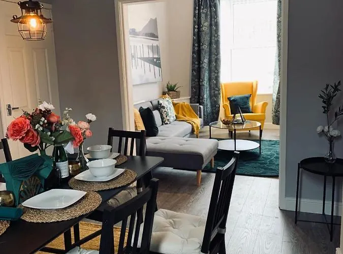 Stylish, Spacious & Luxurious Home - Parking