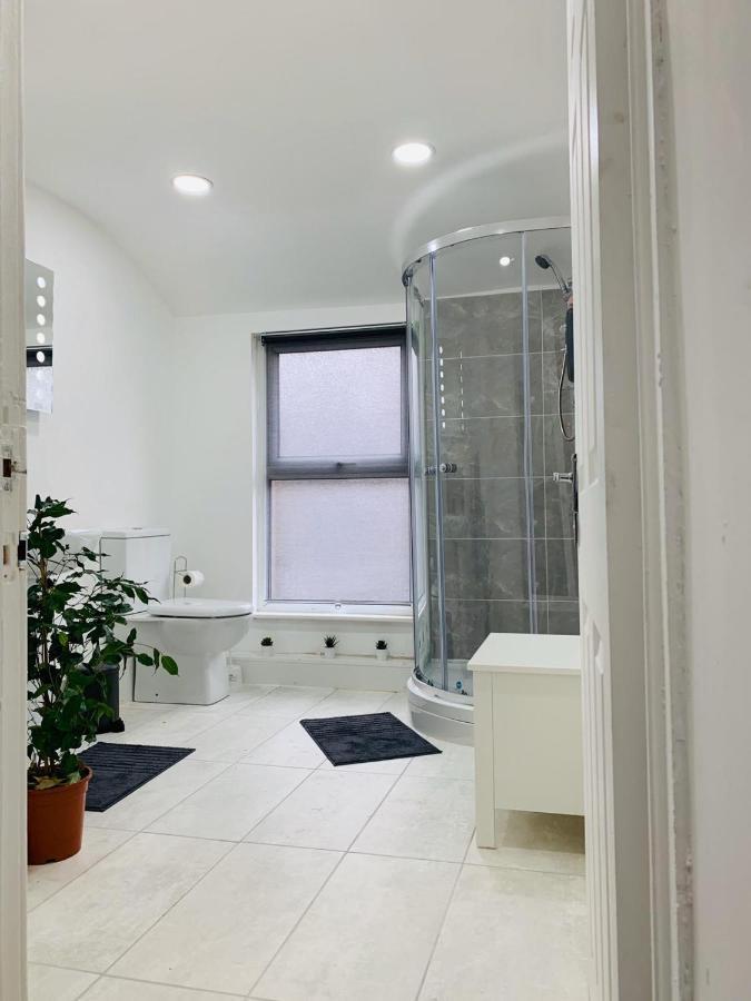 Stylish, Spacious & Luxurious - Parking Holiday home Liverpool