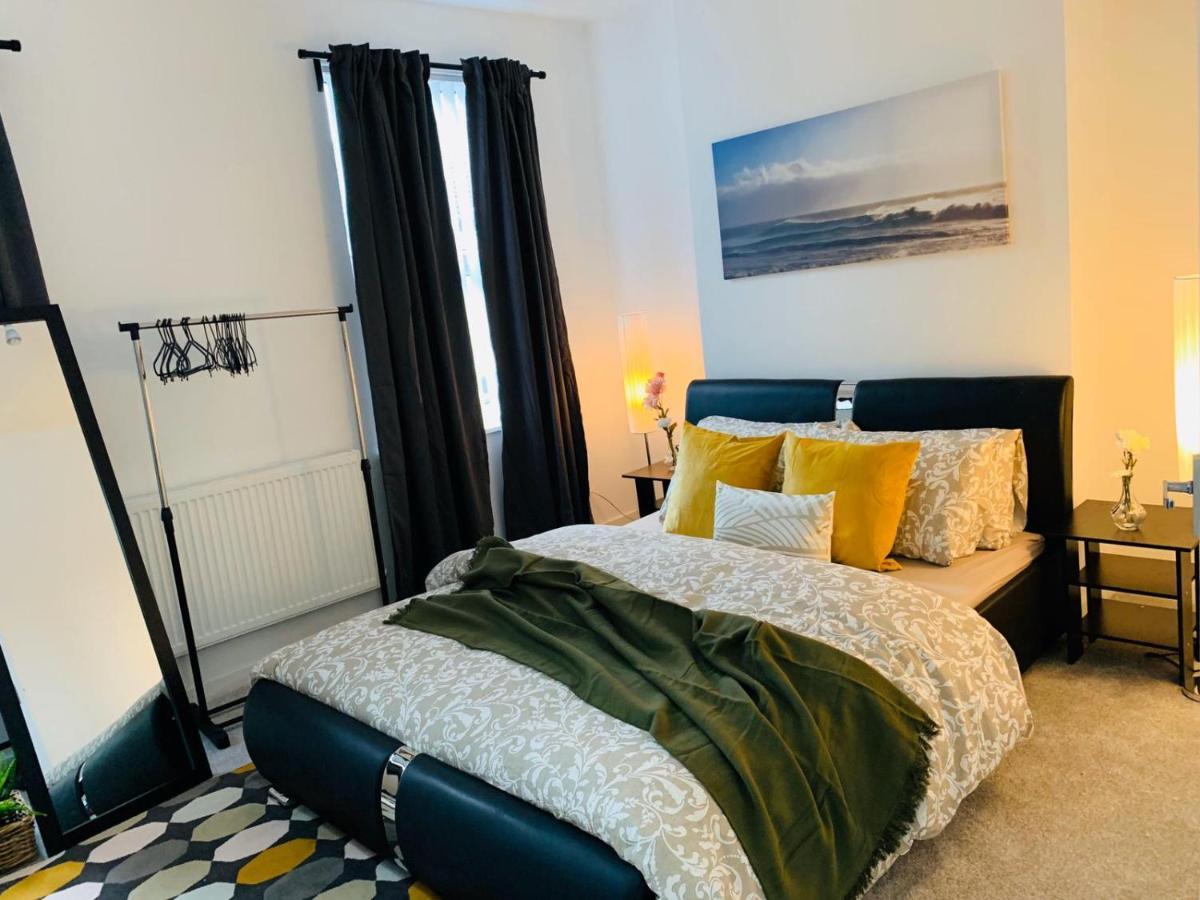 Holiday home Stylish, Spacious & Luxurious - Parking Liverpool